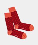 - Socken in Rot mit Herz Motiv/Muster