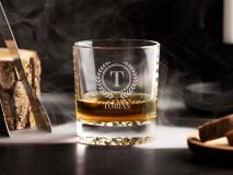 Persönliches Spiegelau Whiskyglas mit Gravur - Buchstabe, Name & Kranz